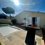 Dom wakacyjny Belle Avec Climatisation, Piscine 10 Min Des Plages Et 30 Metres Du Massif De La Clape
