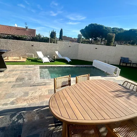 Belle Avec Climatisation, Piscine 10 Min Des Plages Et 30 Mètres Du Massif De La Clape