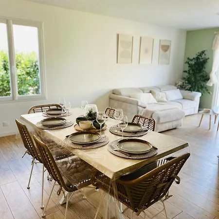 Belle Avec Climatisation, Piscine 10 Min Des Plages Et 30 Mètres Du Massif De La Clape Casa vacanze Fleury (Aude)