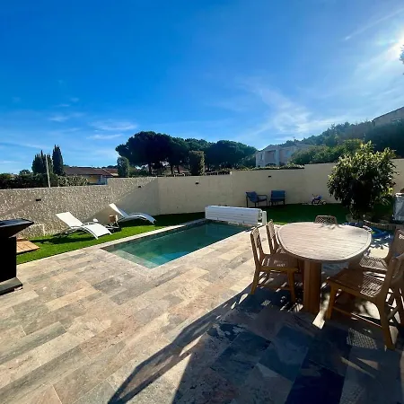 Belle Avec Climatisation, Piscine 10 Min Des Plages Et 30 Metres Du Massif De La Clape بيت للعطل